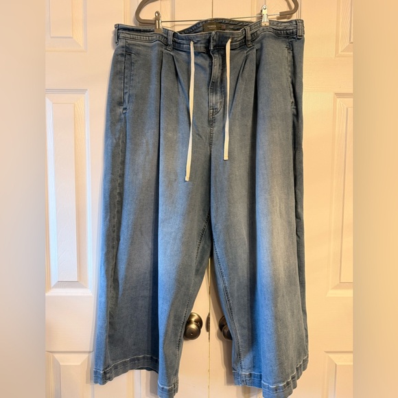 Torrid Light Blue Flare Jeans Plus Size 24 - Picture 4 of 7